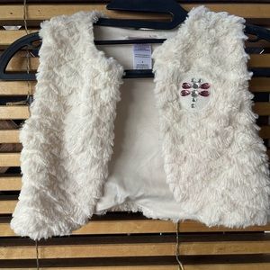 Little girl’s faux fur sleeveless vest